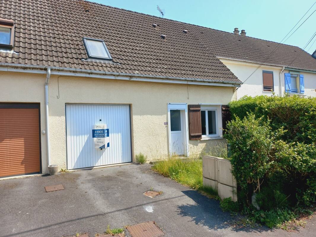 Maison à LEVAL