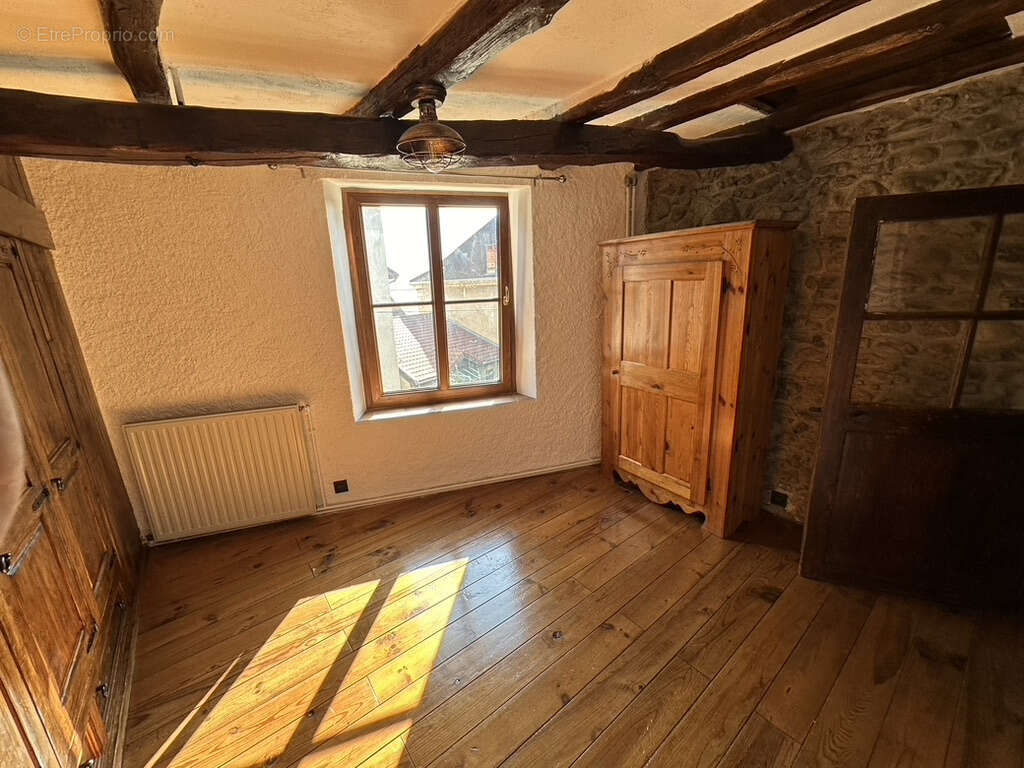 Maison à SAINT-MARTIN-DE-LA-CLUZE