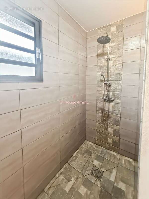 Maison 93 m² à Le Tampon  - photo 6