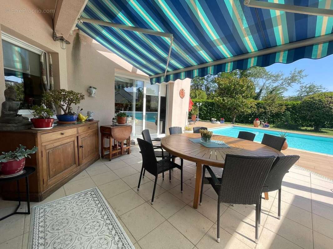 Maison 264 m² à Saint-Doulchard  - photo 6
