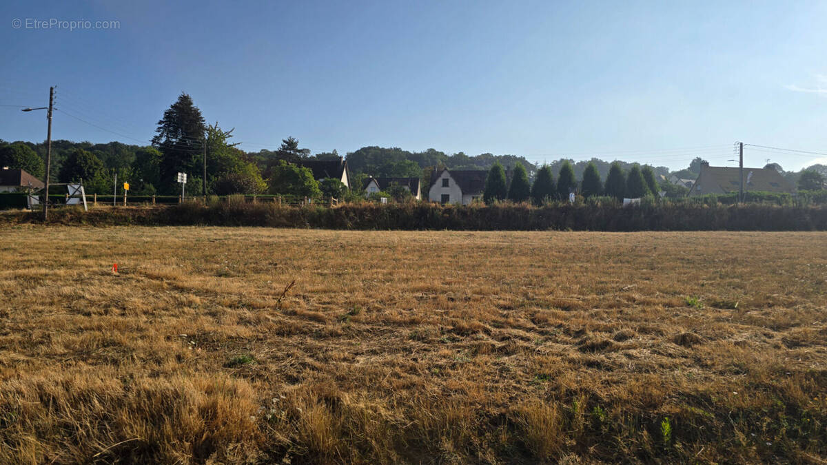 Terrain à LE VAL-SAINT-PERE