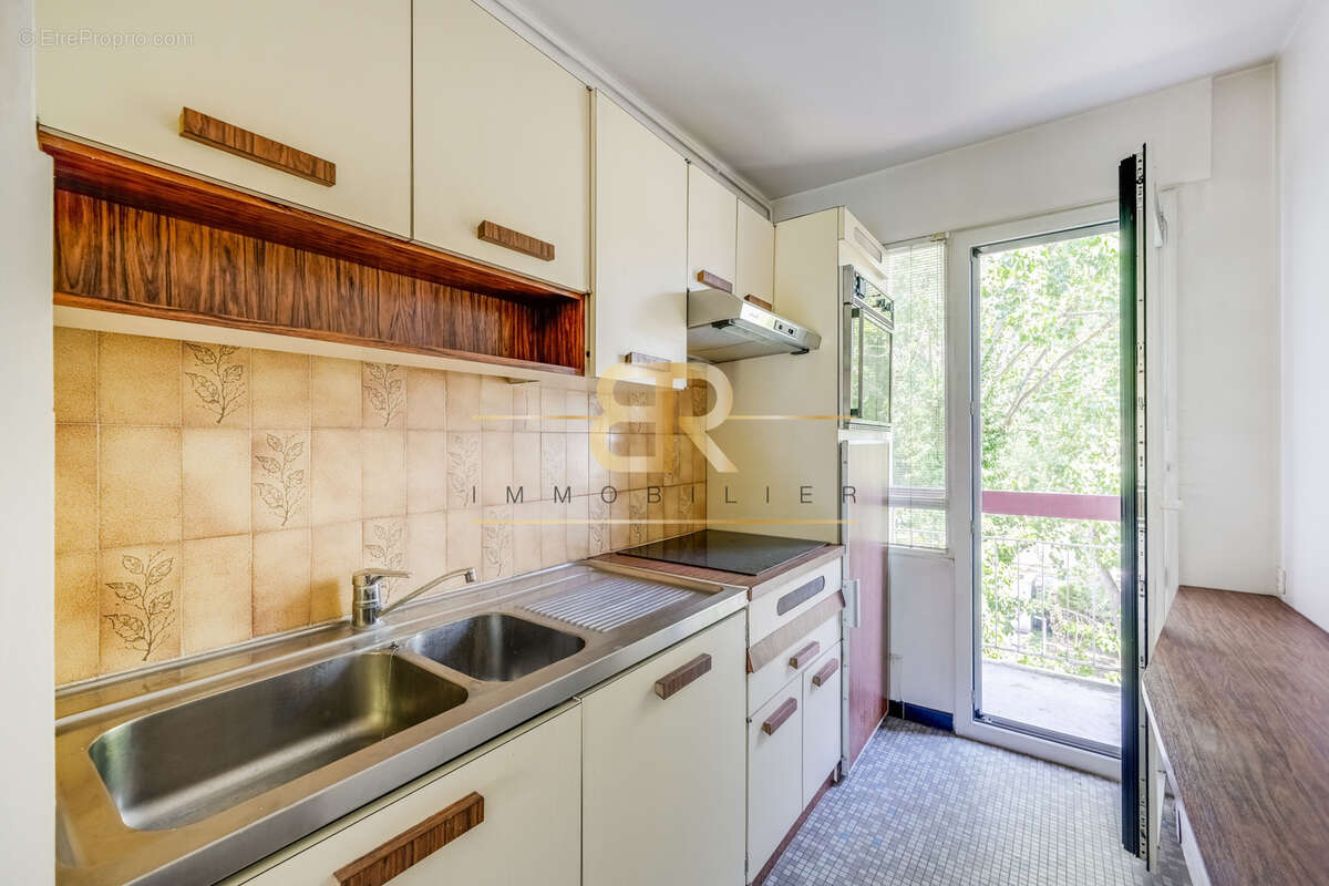 Appartement traversant de 3 pièces avec balcon, ascenseur et parking - photo 6