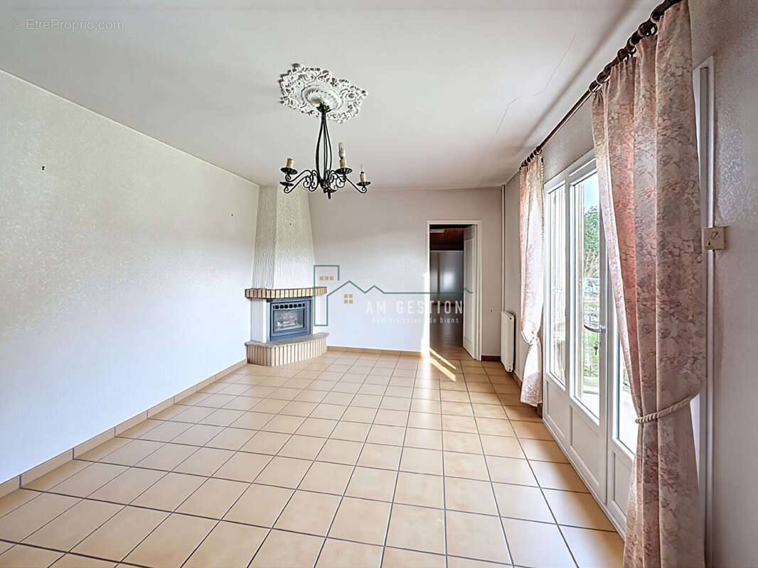 Maison à LE PALAIS-SUR-VIENNE