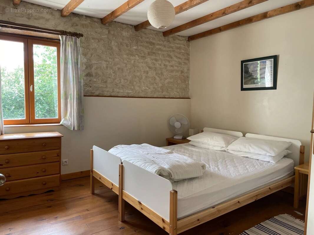 Maison à SAINT-PIERRE-DE-JUILLERS