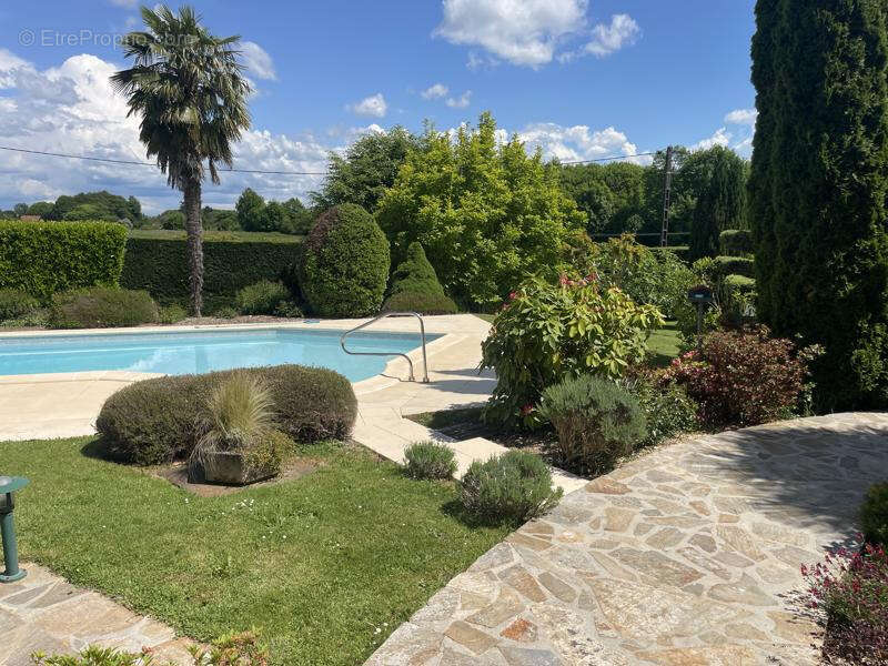 Maison à ARNAC-POMPADOUR