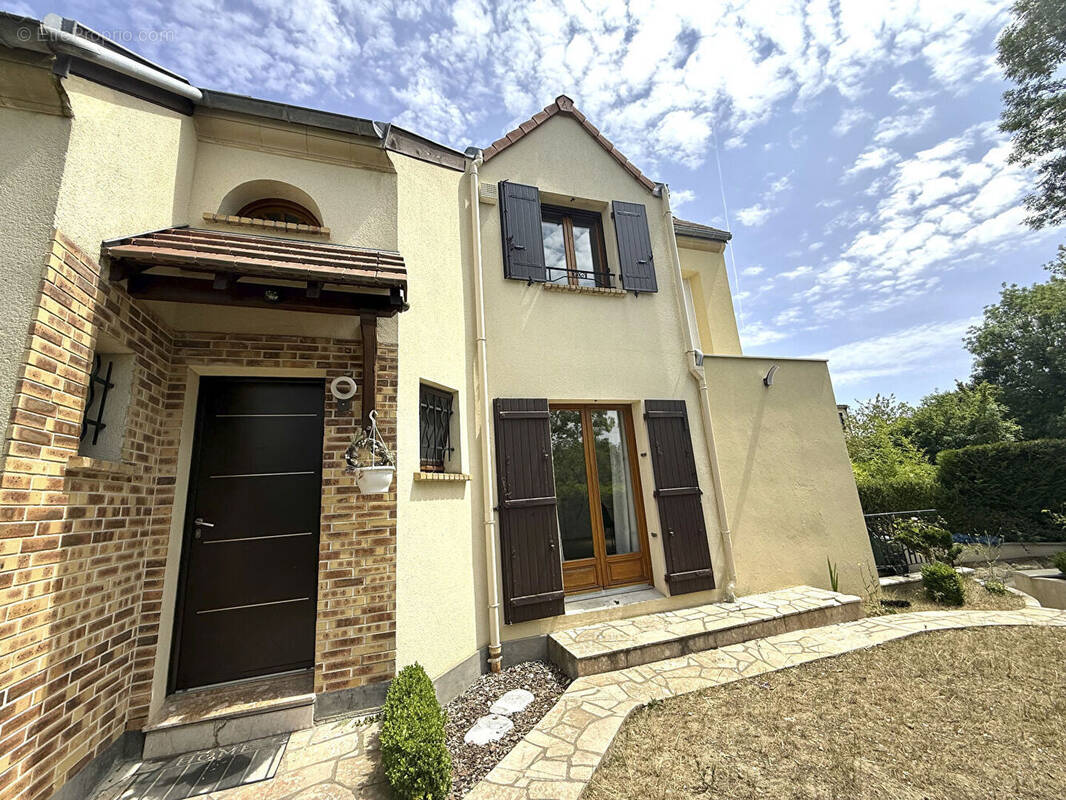 Maison à SAINT-CYR-L'ECOLE