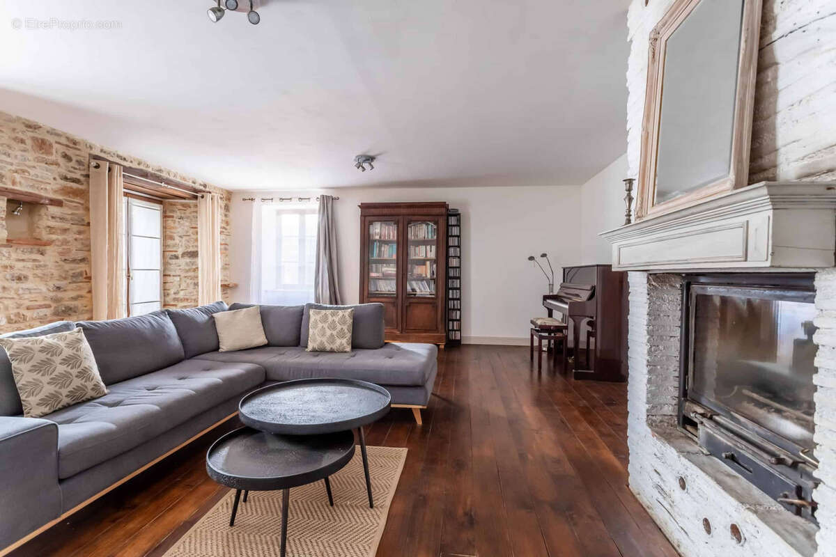 Estate with house, gite, events venue, land and pool - photo 17