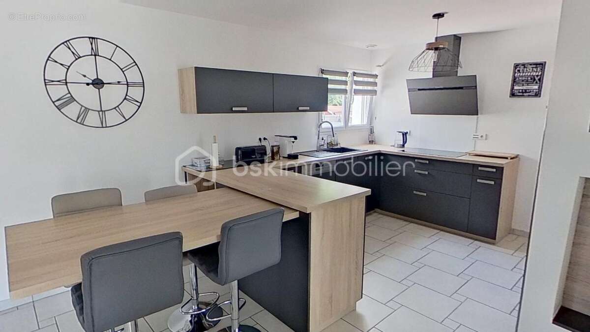 LARMOR PLAGE (56620) – Maison familiale de 152 m², 2 chambres + 2 suites parentales, une véranda, jacuzzi , deux garages - photo 4