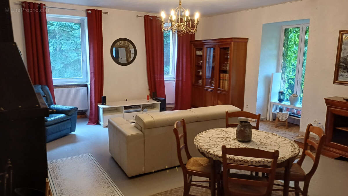Ensemble immobilier avec dépendances, piscine et lac - photo 19