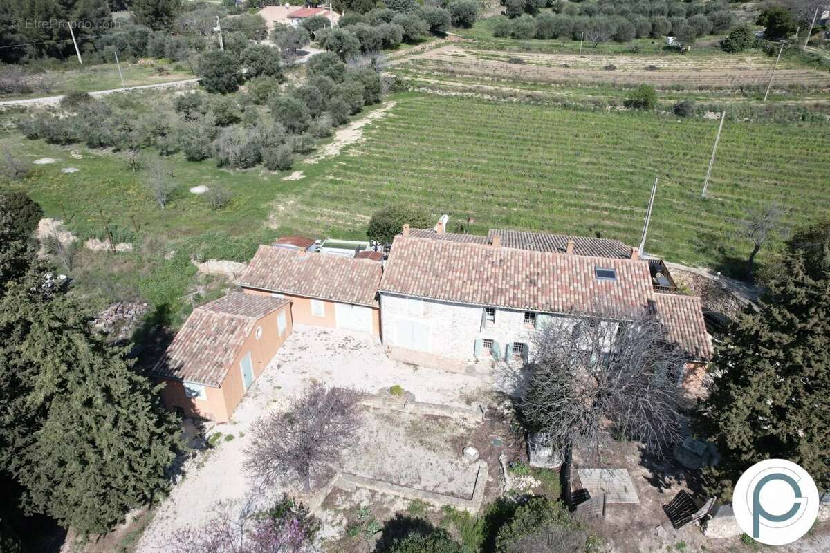 Appartement à LE CASTELLET