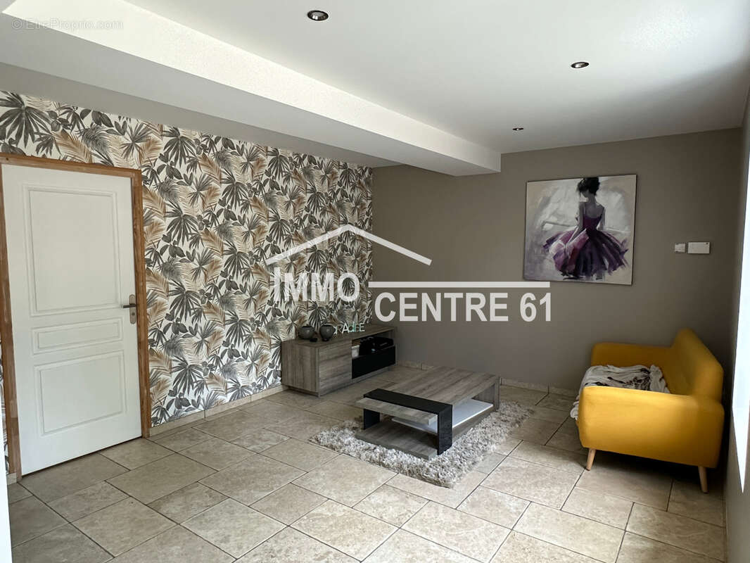 Charmante maison de trois chambres avec ses dépendances sur 6027m2 de terrain - photo 4