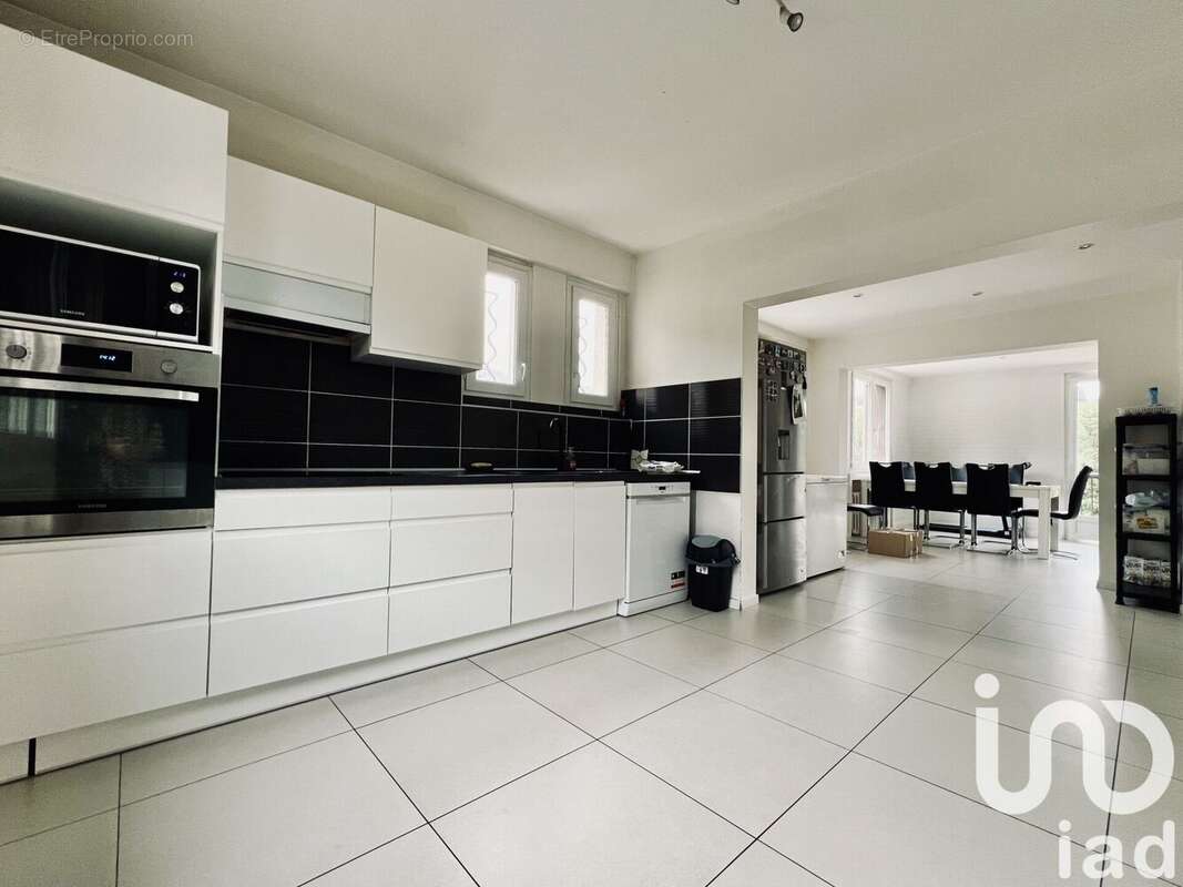 Photo 9 - Maison à LE CHAMBON-FEUGEROLLES