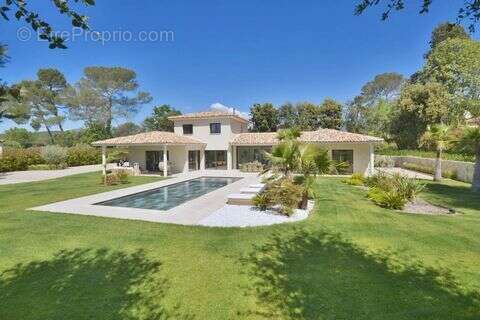 Maison à ROQUEFORT-LES-PINS