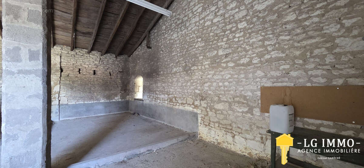 Maison à SAINT-ROMAIN-SUR-GIRONDE
