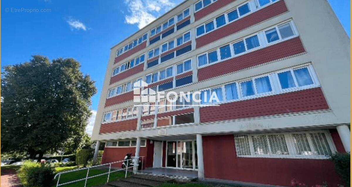 Appartement à FONTENAY-LE-FLEURY