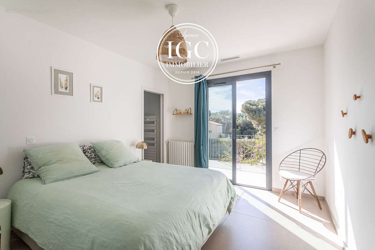 Villa de 200 m2 avec vue mer à Carry - photo 7