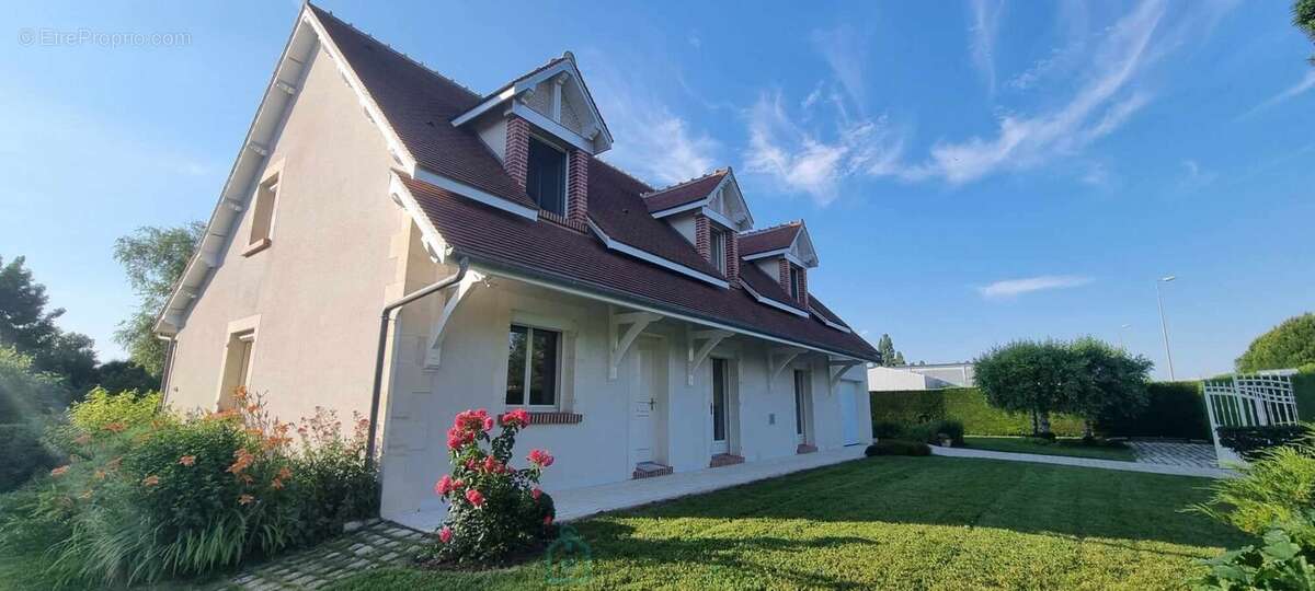 Maison à MEHUN-SUR-YEVRE