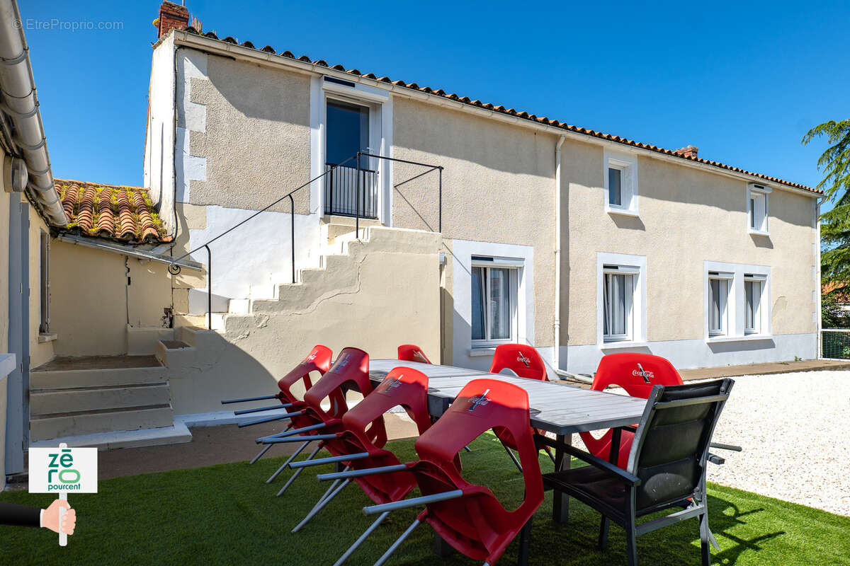 Maison à LES MAGNILS-REIGNIERS