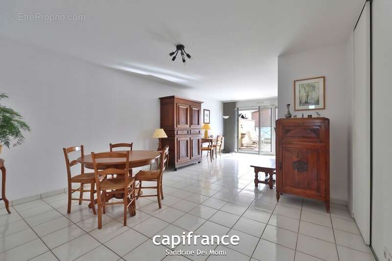 Appartement à SAINT-GENIS-LES-OLLIERES