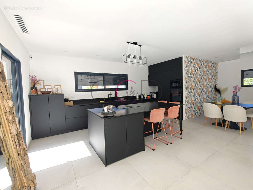 Maison à VENTABREN