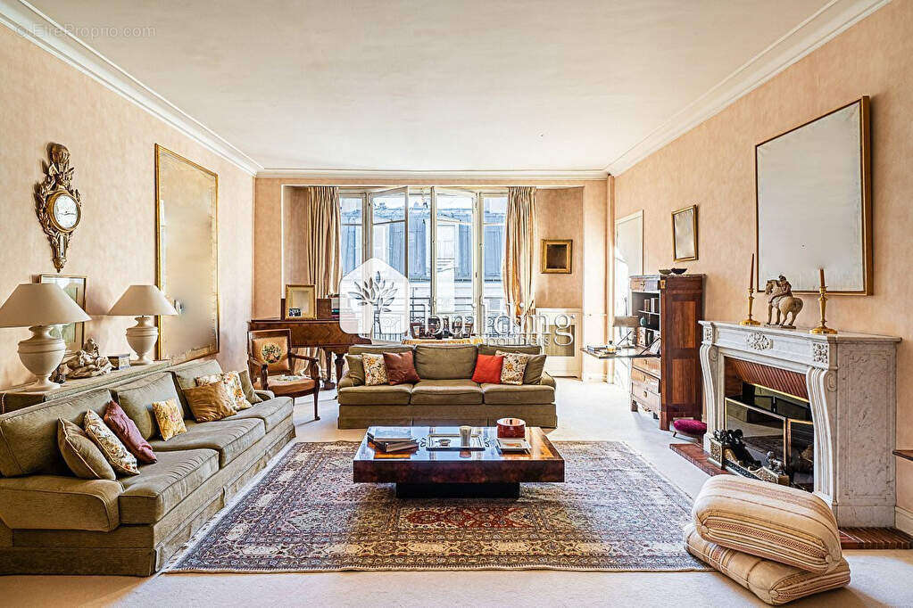 Appartement à PARIS-16E