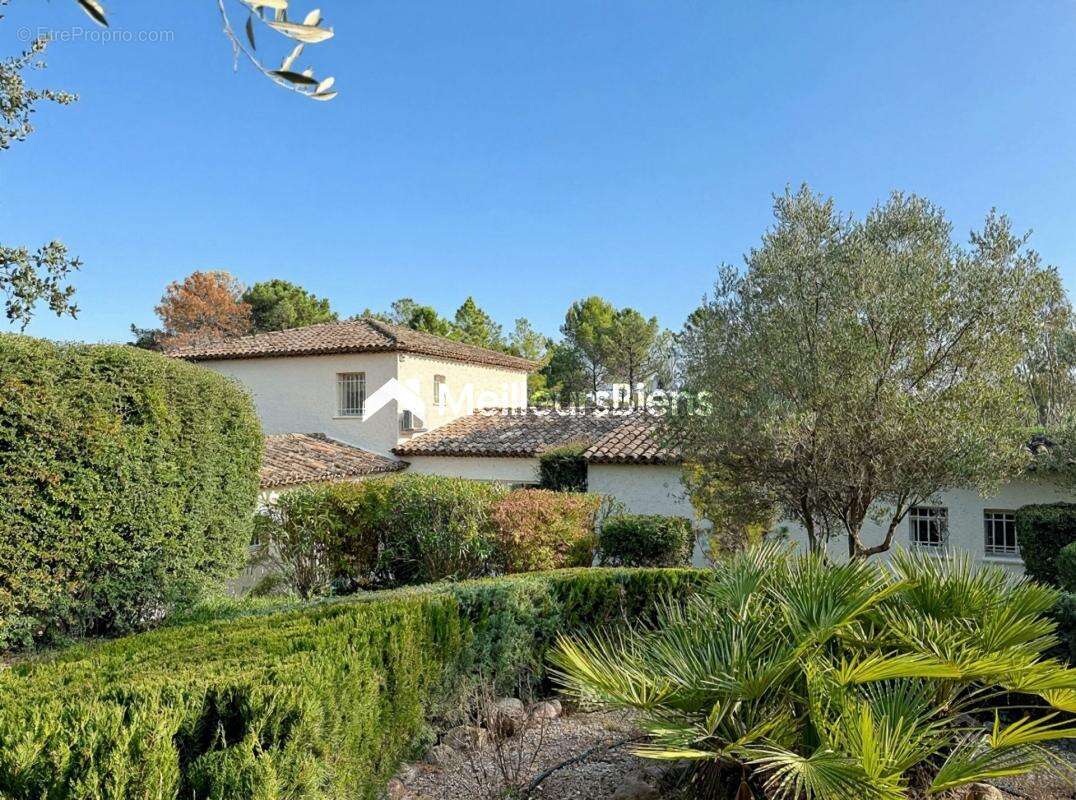 Maison à ROQUEBRUNE-SUR-ARGENS