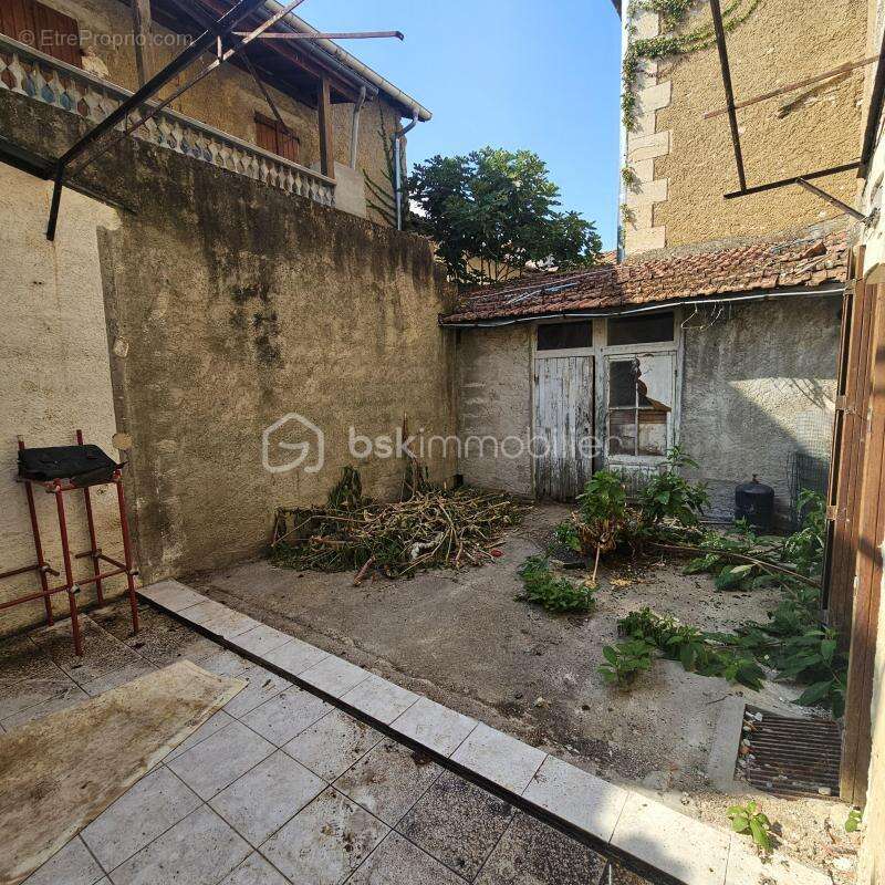 FLEURANCE — CŒUR DE VILLE Maison de ville de 114m2 traversante avec cour et appentis — A rénover. Fort potentiel - photo 19