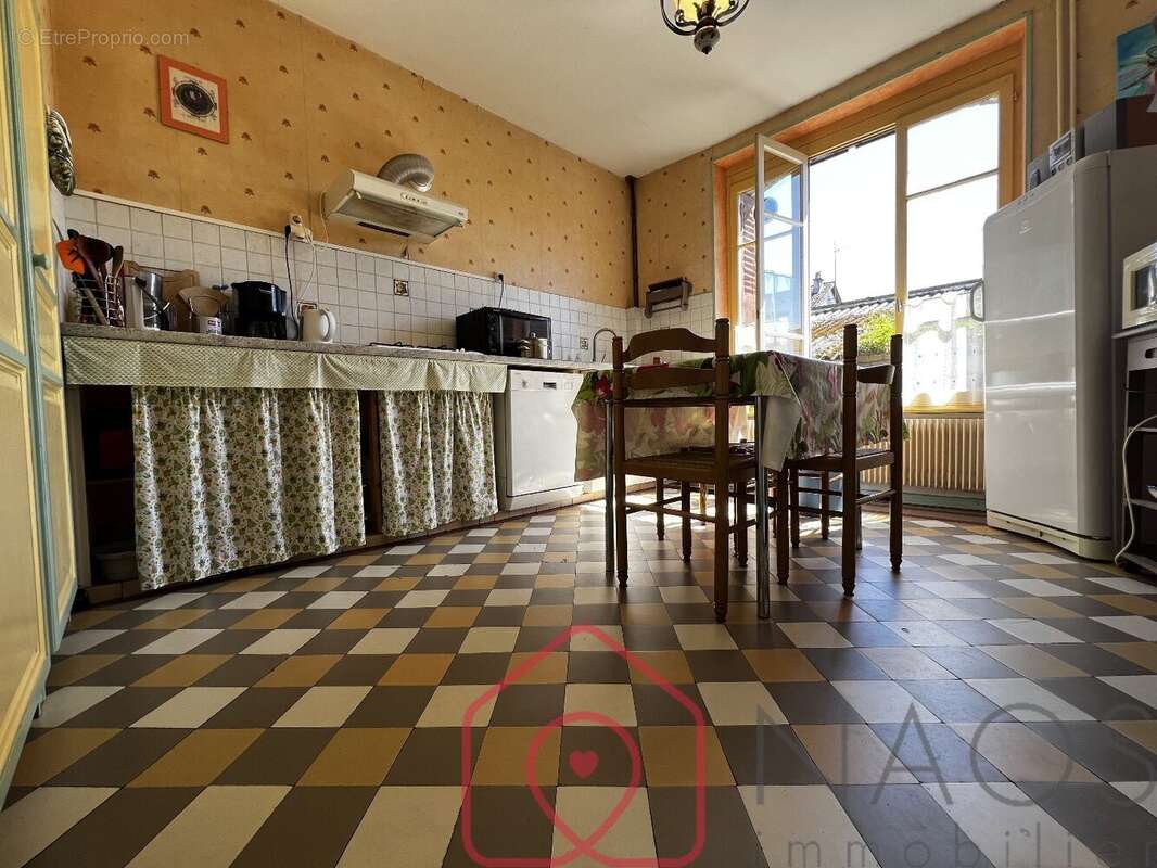 Maison à DONCHERY