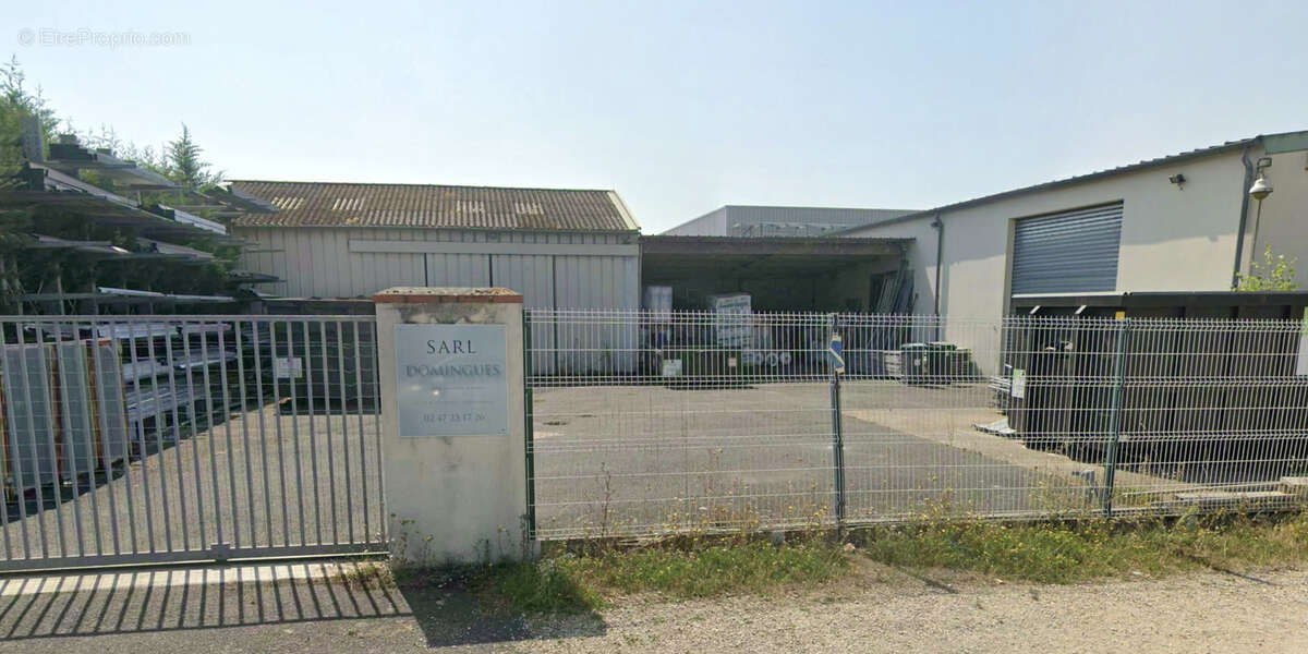 Amboise, entrepot de 396 m2 avec deux logements loués - photo 2