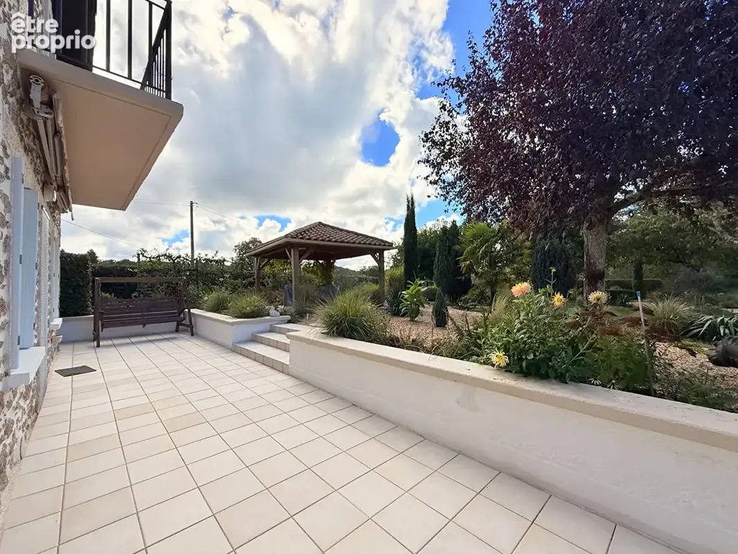Une maison à partager, chacun chez soi : quatre chambres et deux espaces de vie avec accès et jardins privatifs - photo 13