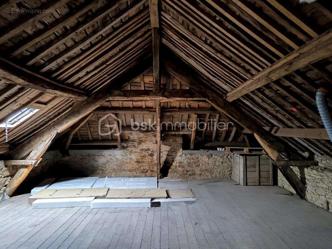 PLUVIGNER – Maison de caractère avec jardin clos de murs au cœur du bourg - photo 16