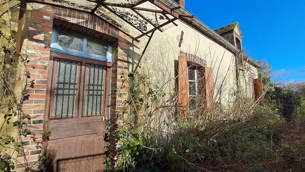 Maison de campagne a restaurer dans un hameau au calme - photo 2