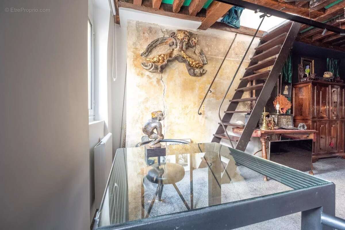 Appartement à PARIS-3E