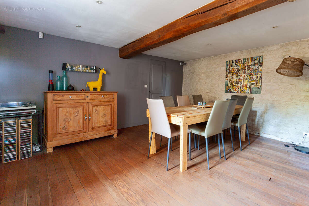 Maison à BEYNES