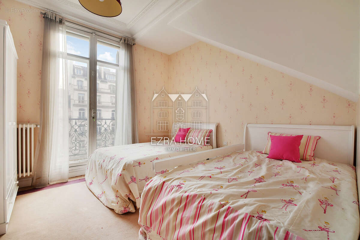 Appartement à PARIS-8E