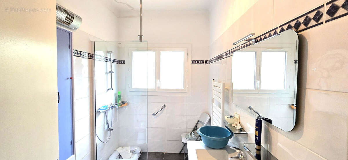 Villa de plain pied sur 880 m2 - photo 5