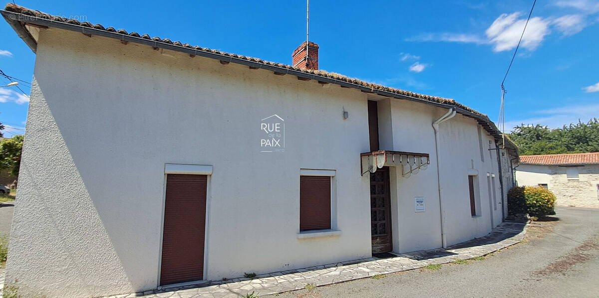 Maison à DOUSSAY