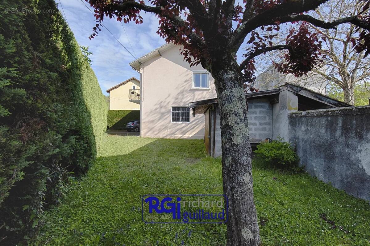 Maison à LA TOUR-DU-PIN