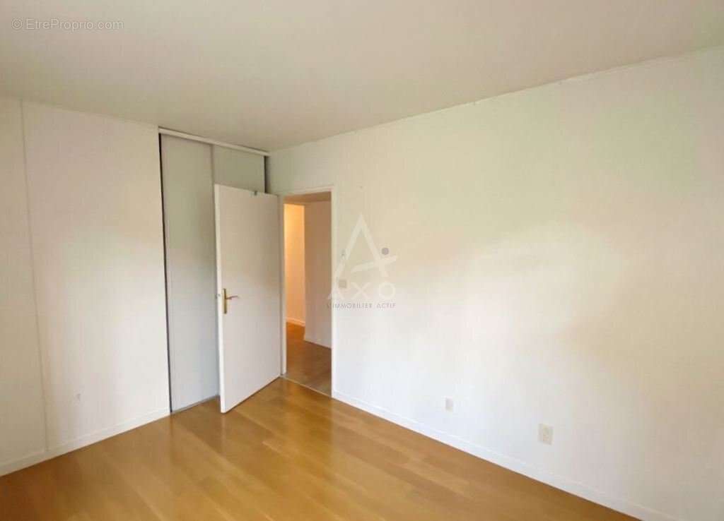 SURESNES/ PUTEAUX. Dans un immeuble de standing, Appartement de 3 pièces totalement rénové avec cave et parking. - photo 4