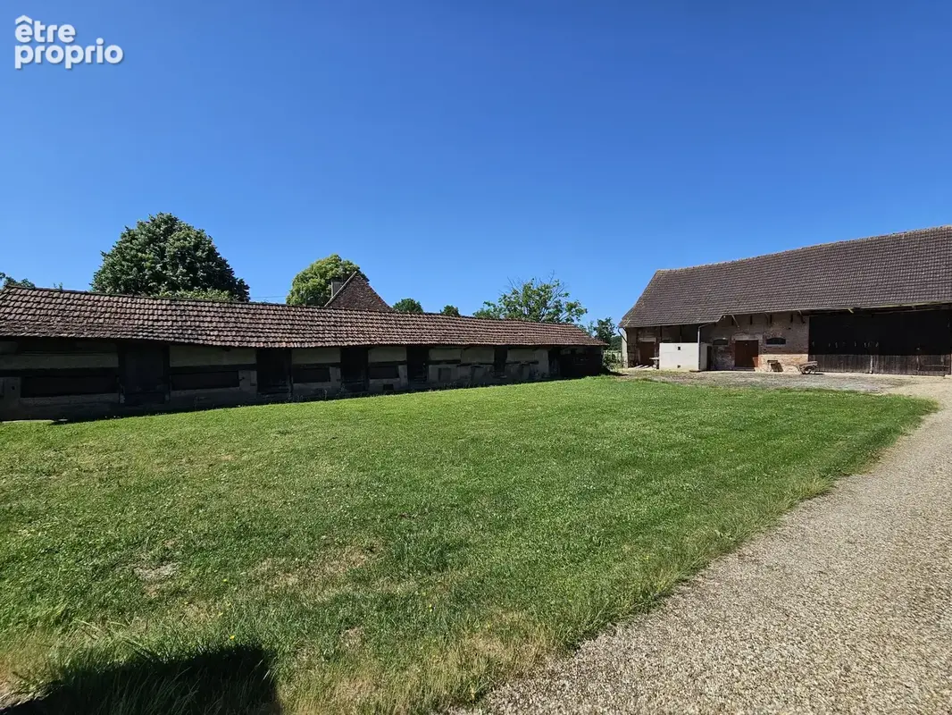 Proche Pierre de Bresse et Mervans - Ancien corps de ferme - photo 4