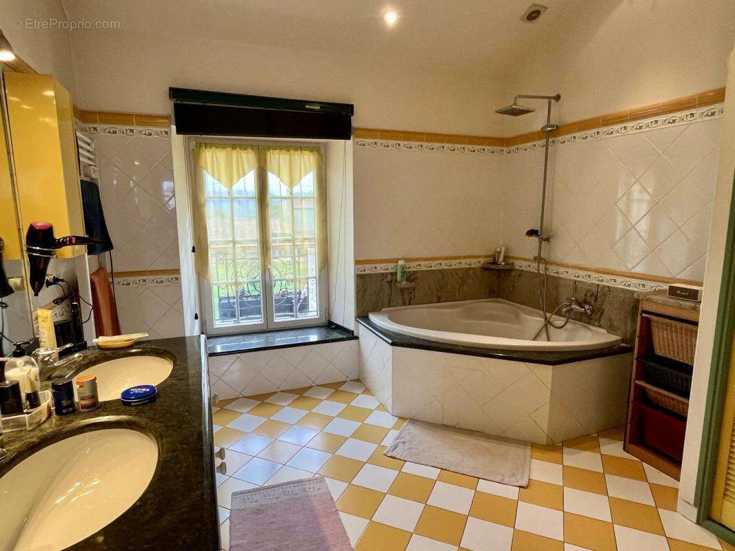 Maison à SAINT-LAURENT-DE-NESTE