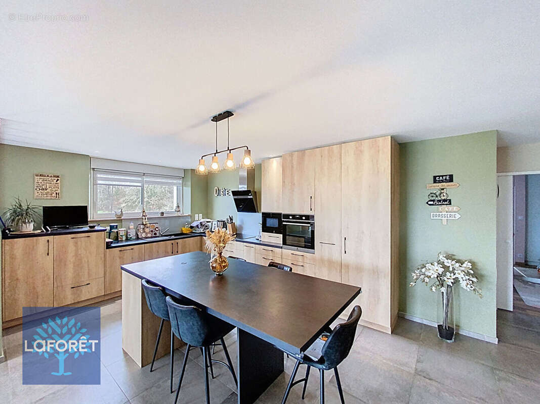 Maison à SAINT-CHRISTOPHE-DES-BOIS