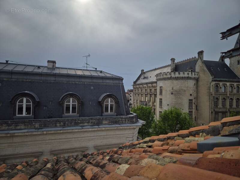 Appartement T2 en résidence sécurisée, face Hôtel de Ville, proche tous commerces et transport - photo 2
