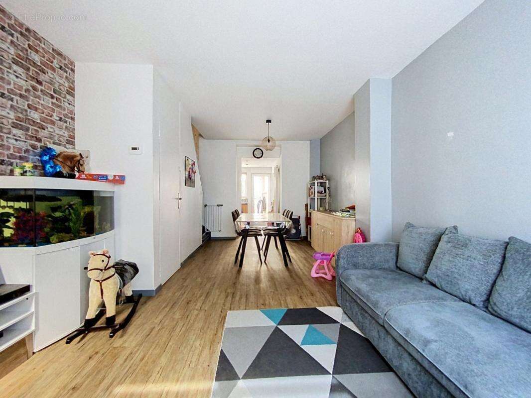 Maison 3 chambres et cour - photo 5