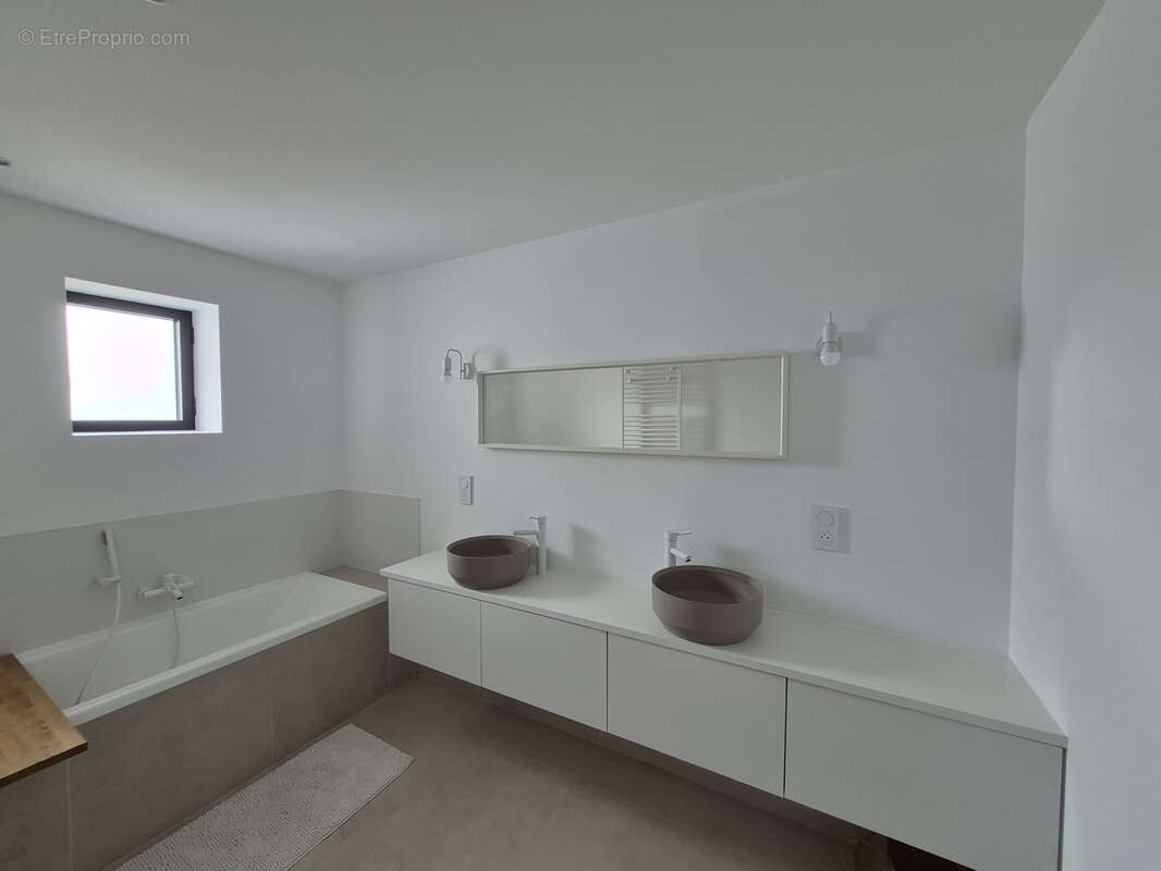 Maison 200 m2   4 chambres   Dépendances   Terrain 818 m2 - photo 14