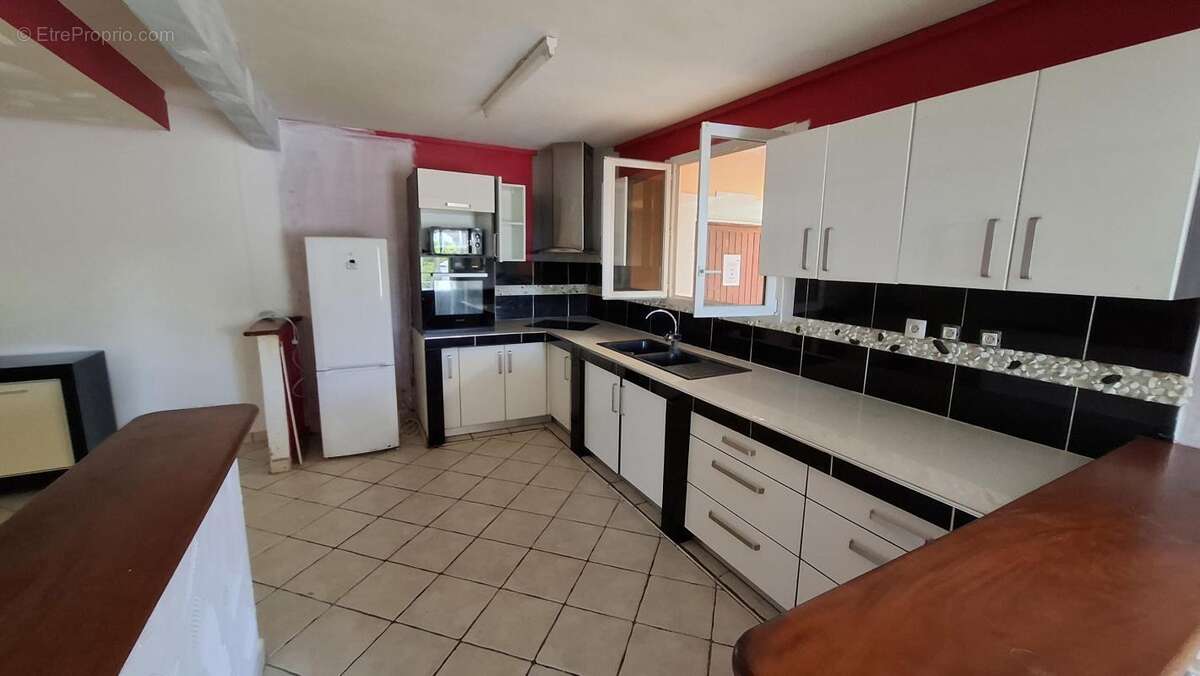 A VENDRE : Villa 2 T2 et 1 T4 (Vieux Habitants - 97119) - photo 25