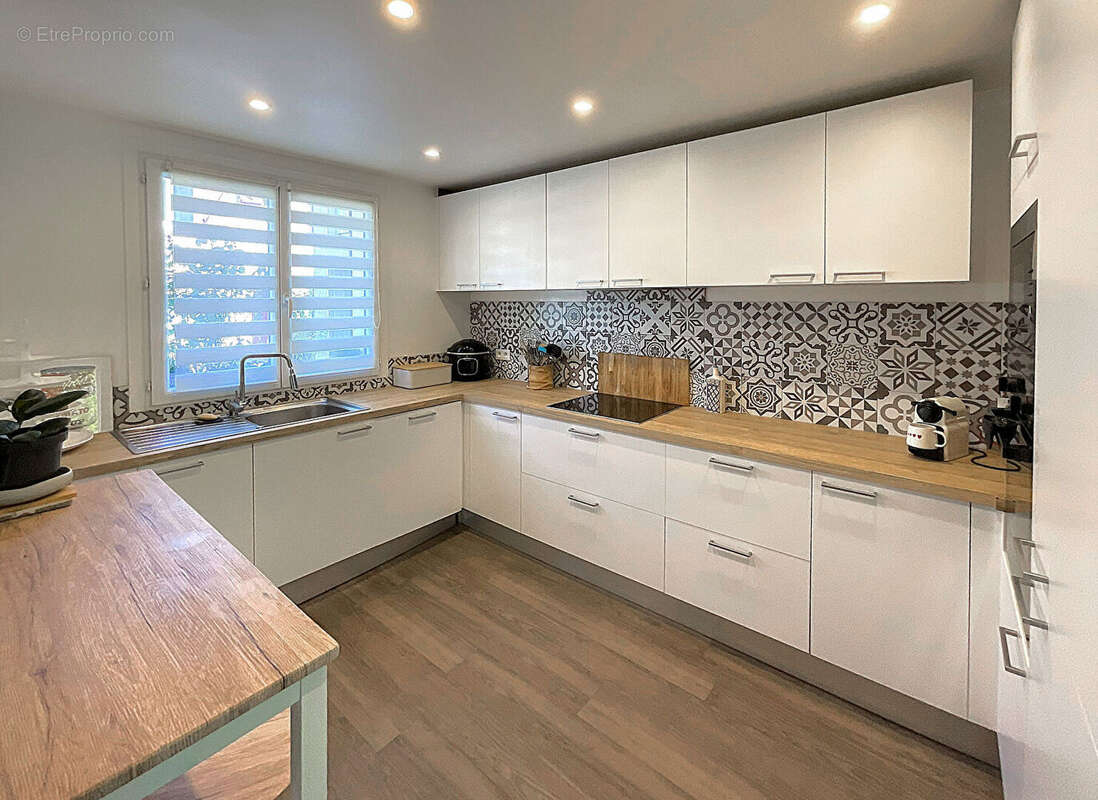 Maison à VOISINS-LE-BRETONNEUX