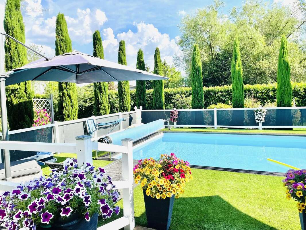 Belle Maison Présentée avec Appartement d’Amis, Piscine et Jardin Clos - photo 21