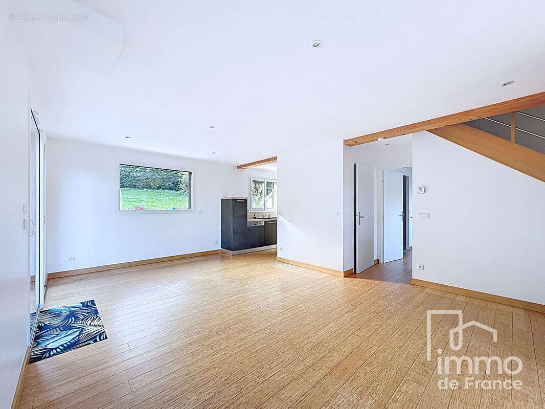 Maison à BELLEGARDE-SUR-VALSERINE