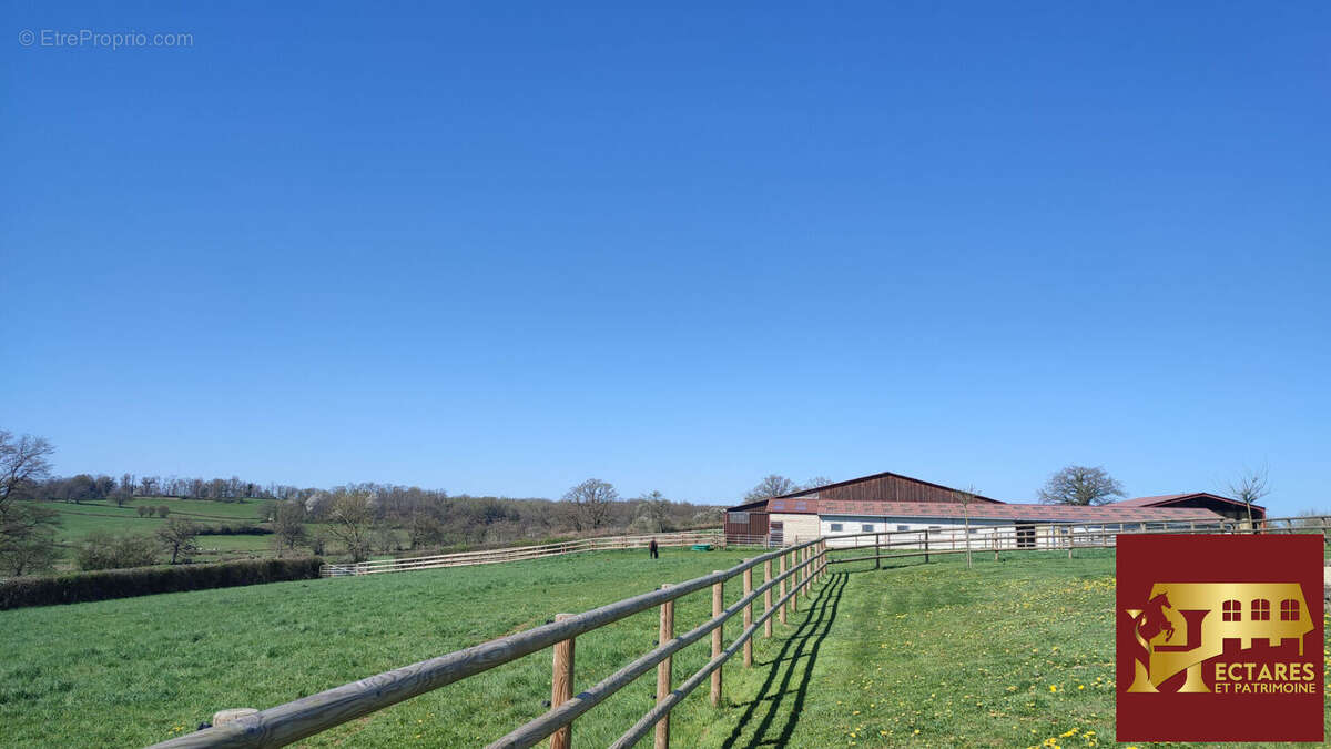 Maison à SAINT-BONNET-DE-JOUX